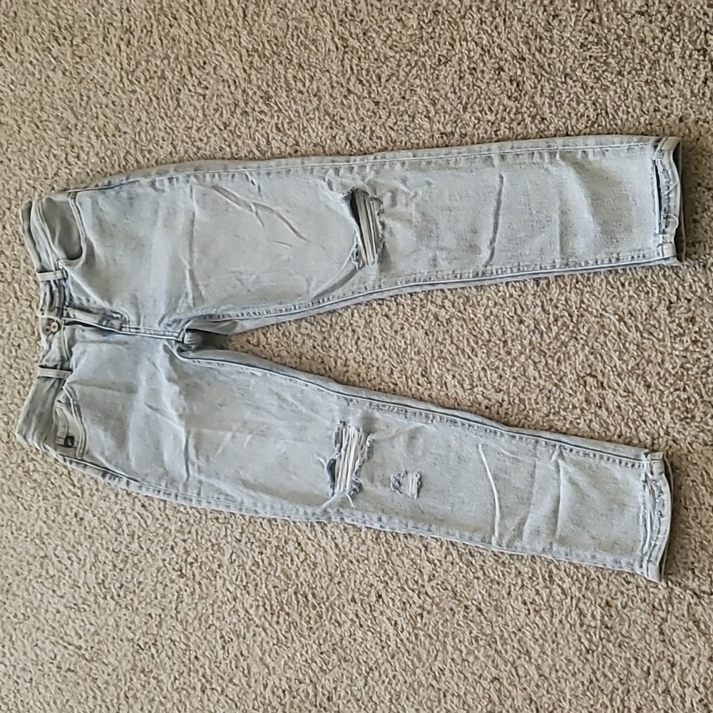 Light wash KanCan mom jeans size 27